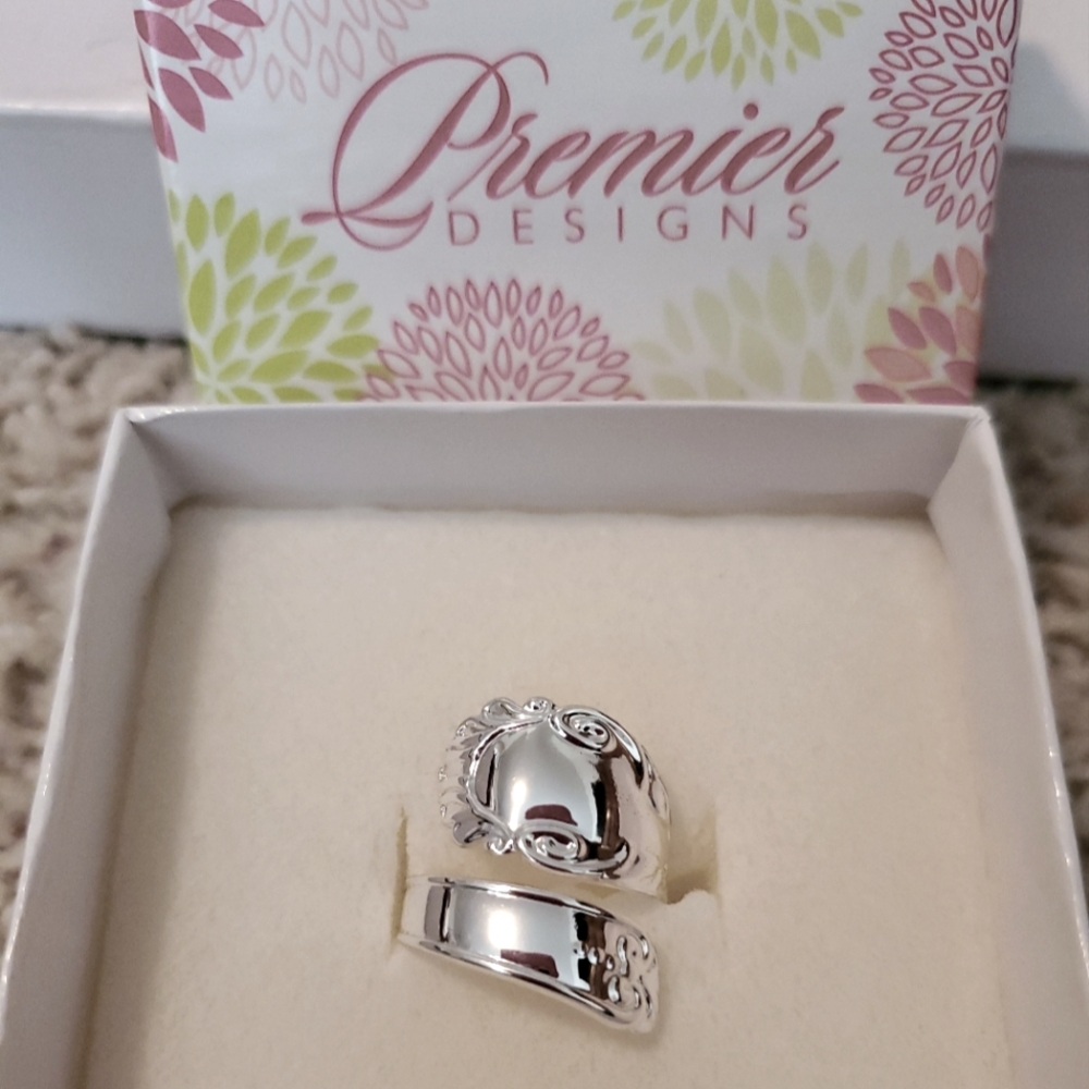 Premier Designs Adjustable Silver Ring
